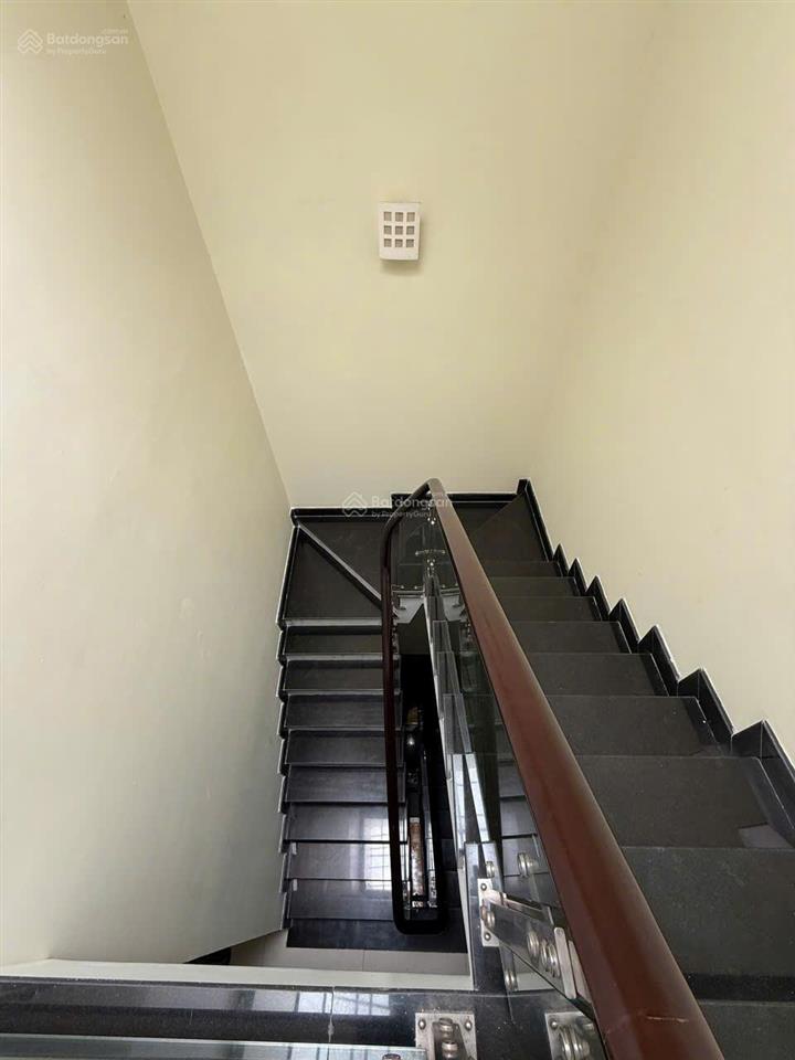 Nhà mặt tiền đường hoa mai diện tích 8x18m hầm trệt 2 lầu cho thuê