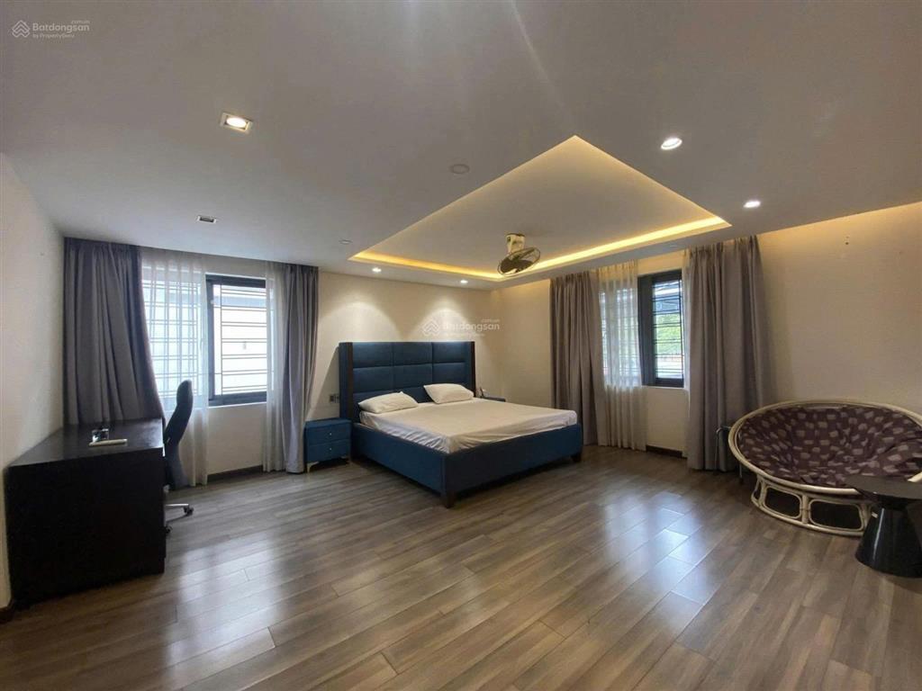 Nhà mặt tiền đường hoa mai diện tích 8x18m hầm trệt 2 lầu cho thuê