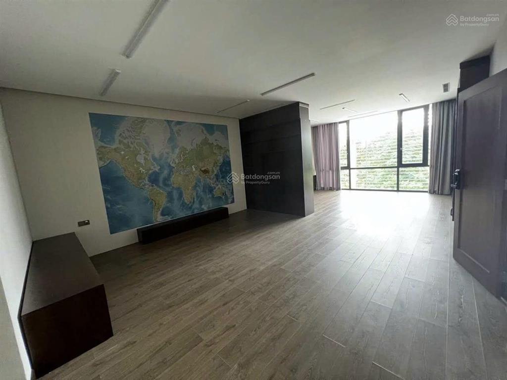 Nhà đường lê văn sỹ diện tích 7x25m trệt 3 lầu cho thuê