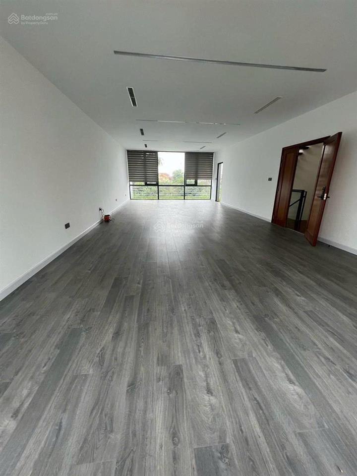Nhà đường lê văn sỹ diện tích 7x25m trệt 3 lầu cho thuê