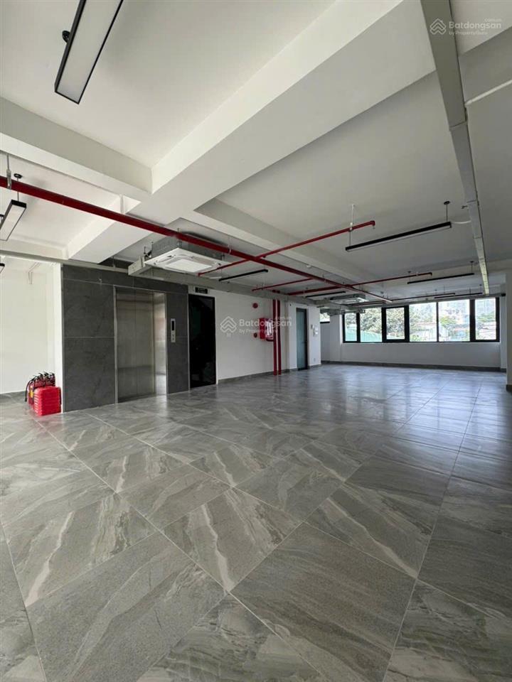 Nhà đường lam sơn diện tích 8x20m hầm trệt 3 lầu, có thang máy cho thuê