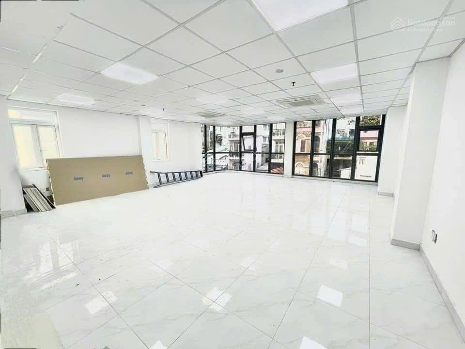Tòa nhà đường nguyễn văn trỗi diện tích 6x20m hầm 5 tầng cho thuê