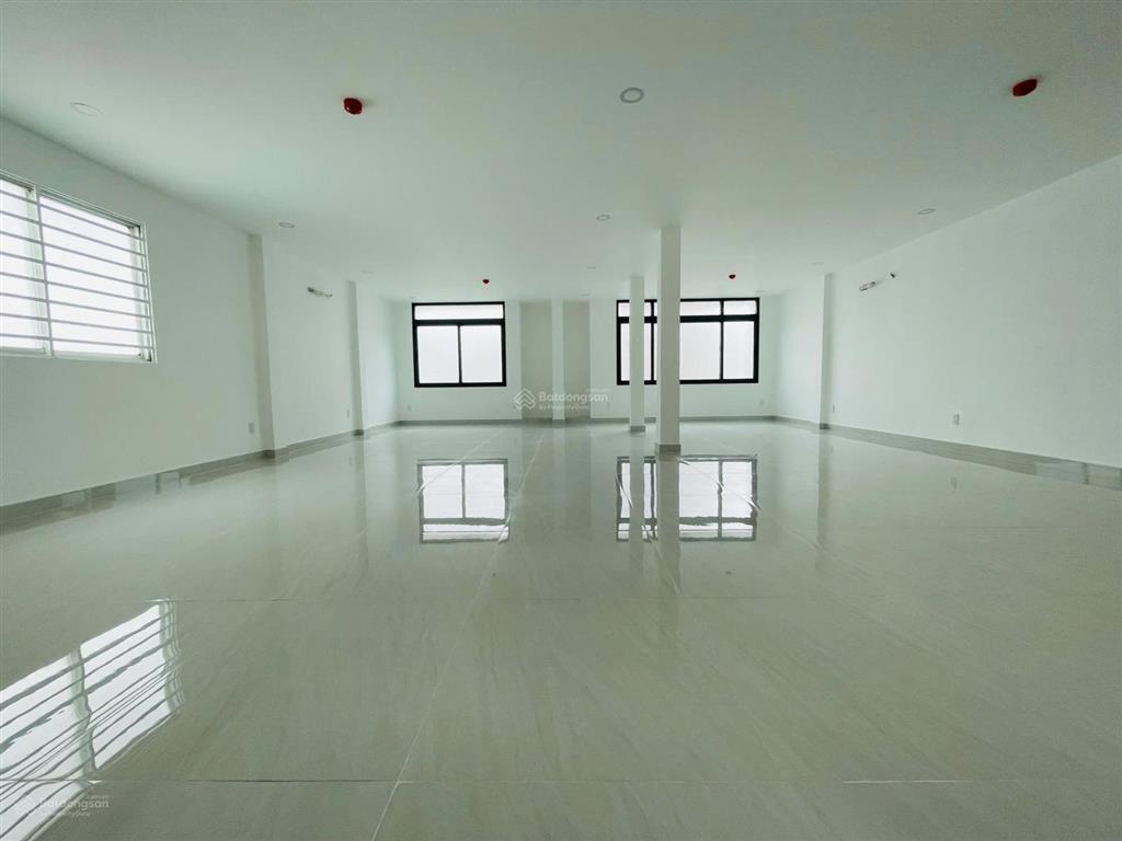 Tòa nhà mặt tiền đường bạch đằng khu sân bay, diện tích 8x20m, hầm 4 tầng cho thuê
