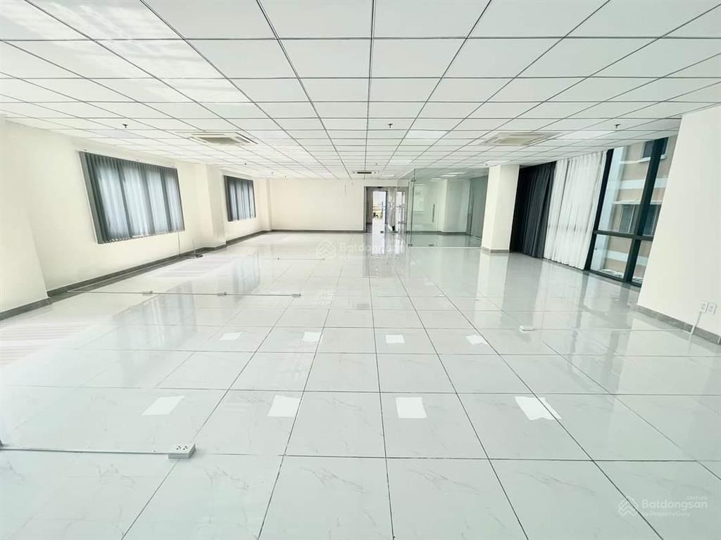 Tòa nhà mặt tiền đường nam kỳ khởi nghĩa diện tích 9x25m hầm 6 tầng