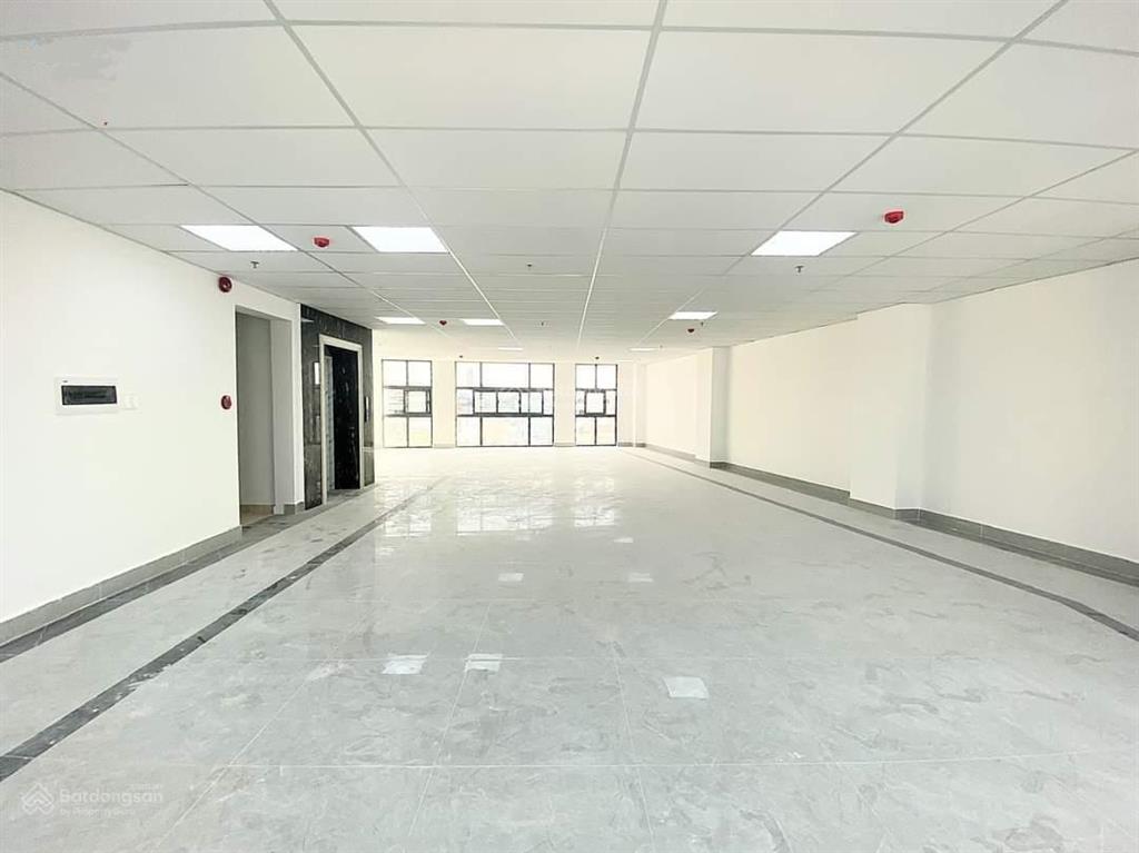 Tòa nhà mặt tiền đường trường sơn diện tích 8x20m hầm 6 tầng cho thuê