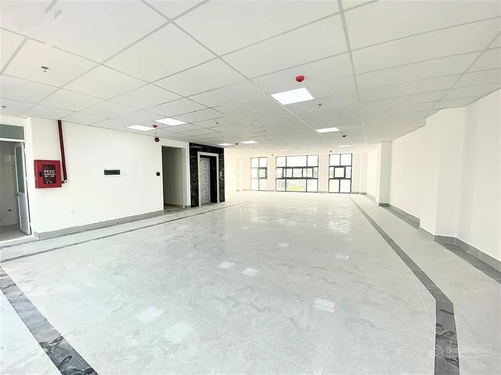 Tòa nhà mặt tiền đường trường sơn diện tích 8x20m hầm 6 tầng cho thuê