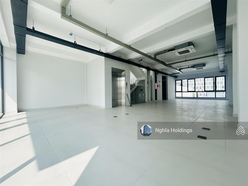 Tòa nhà mặt tiền khu k300 diện tích 6x20m hầm 5 tầng cho thuê