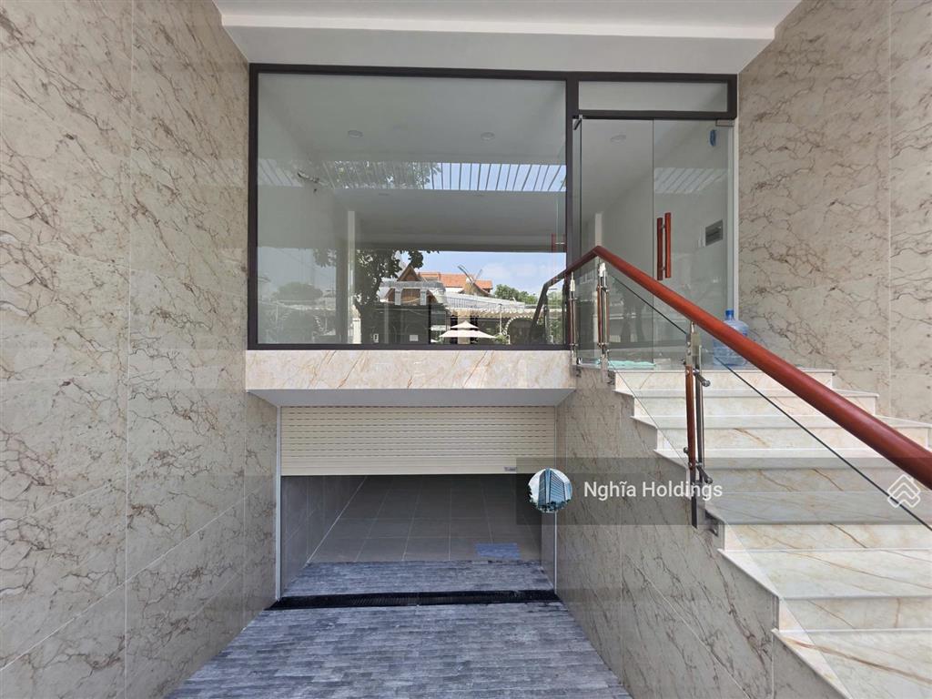 Nhà đường nguyễn bỉnh khiêm diện tích 5x20m hầm 4 tầng cho thuê