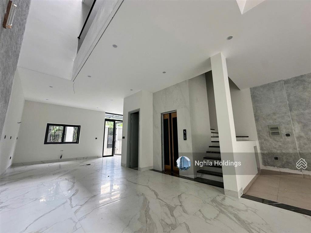 Villa đường phổ quang diện tích 7x20m trệt 3 lầu, có thang máy cho thuê