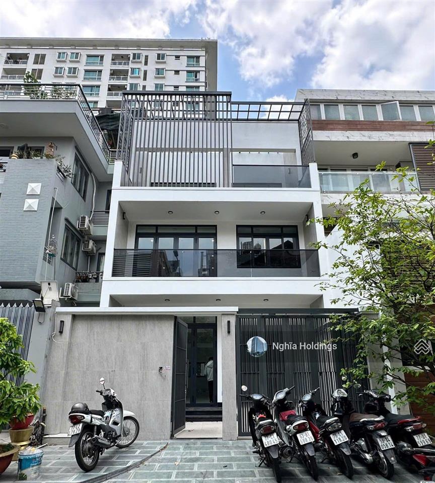Villa đường phổ quang diện tích 7x20m trệt 3 lầu, có thang máy cho thuê