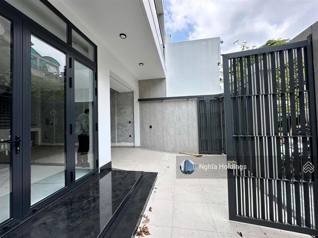 Villa đường phổ quang diện tích 7x20m trệt 3 lầu, có thang máy cho thuê