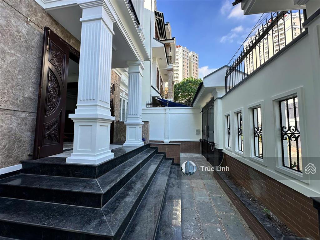 Villa mặt tiền đường hoa đào, diện tích 8x18m, hầm 3 tầng cho thuê