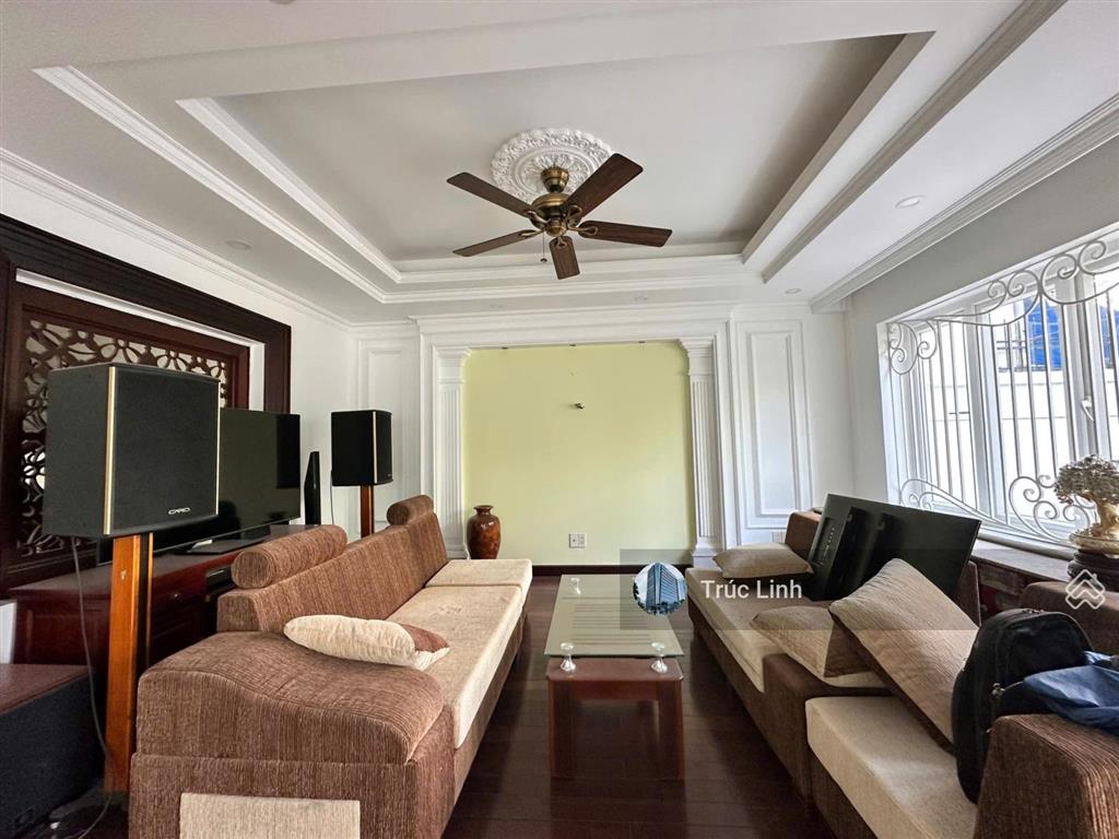 Villa mặt tiền đường hoa đào, diện tích 8x18m, hầm 3 tầng cho thuê