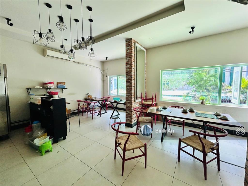 Nhà đường nguyễn trọng tuyển, diện tích 6x20m, trệt 3 lầu cho thuê