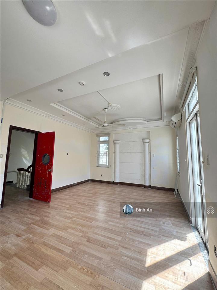 Nhà đường nguyễn trọng tuyển, diện tích 6x20m, trệt 3 lầu cho thuê