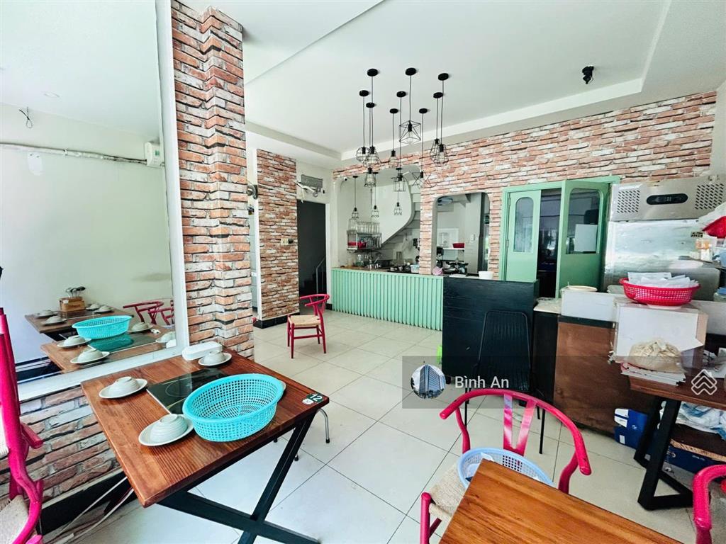 Nhà đường nguyễn trọng tuyển, diện tích 6x20m, trệt 3 lầu cho thuê