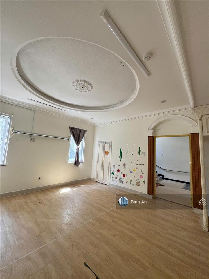 Nhà đường nguyễn trọng tuyển, diện tích 6x20m, trệt 3 lầu cho thuê