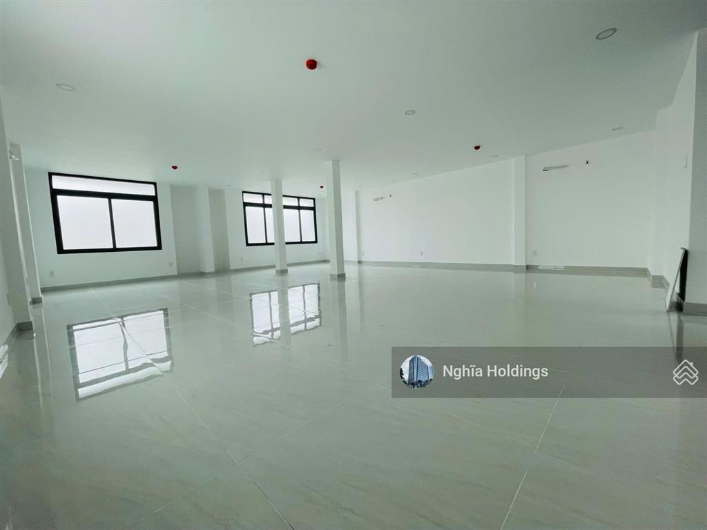 Tòa nhà đường hoàng diệu diện tích 8x20m hầm 4 tầng cho thuê