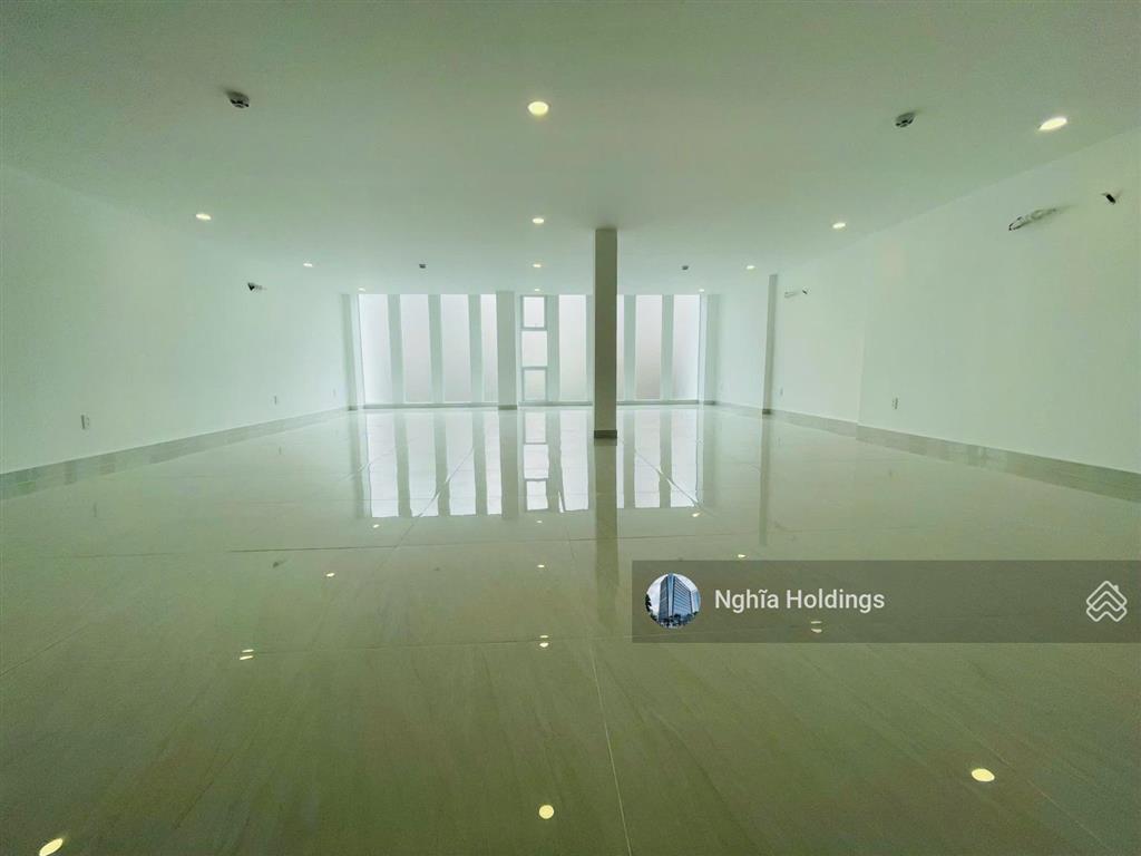 Tòa nhà đường hoàng diệu diện tích 8x20m hầm 4 tầng cho thuê