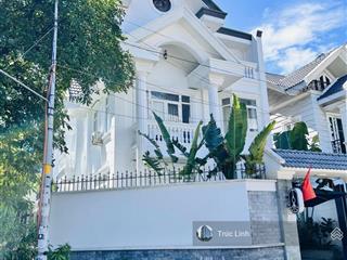 Nhà góc 2 mặt tiền đường hồ biểu chánh diện tích 10x20m trệt 2 lầu cho thuê