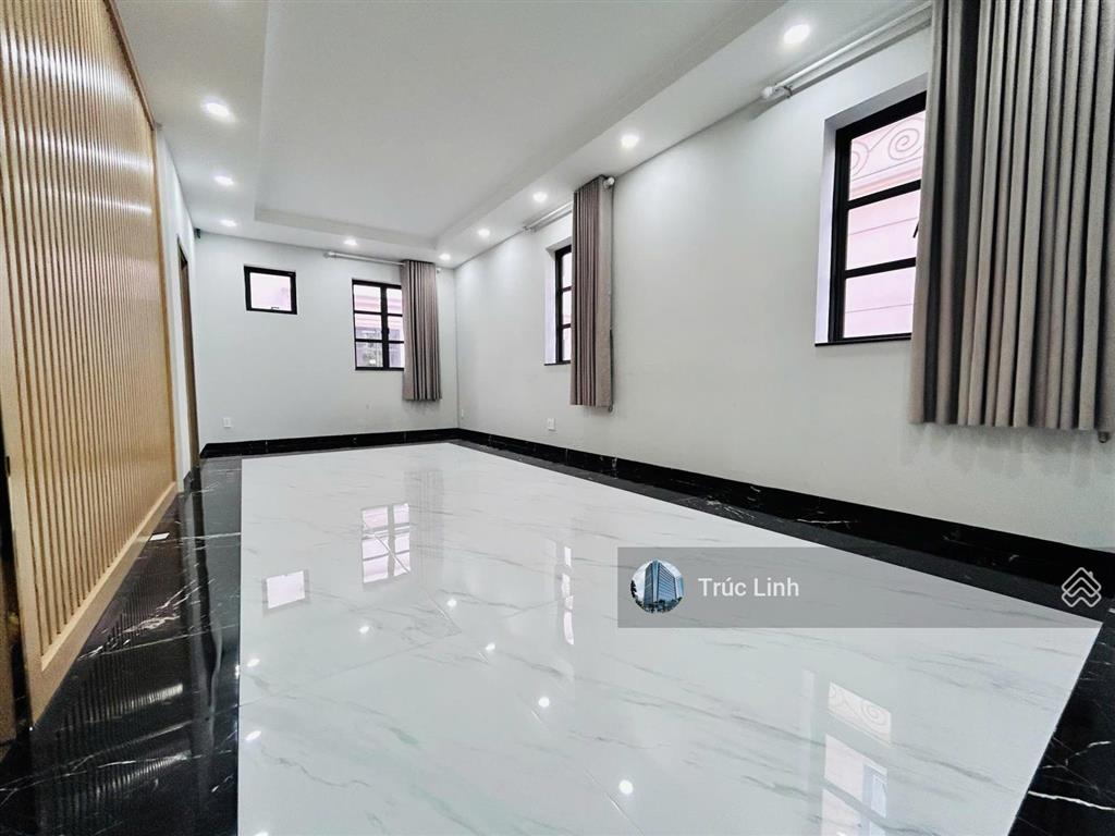 Nhà góc 2 mặt tiền đường hồ biểu chánh diện tích 10x20m trệt 2 lầu cho thuê