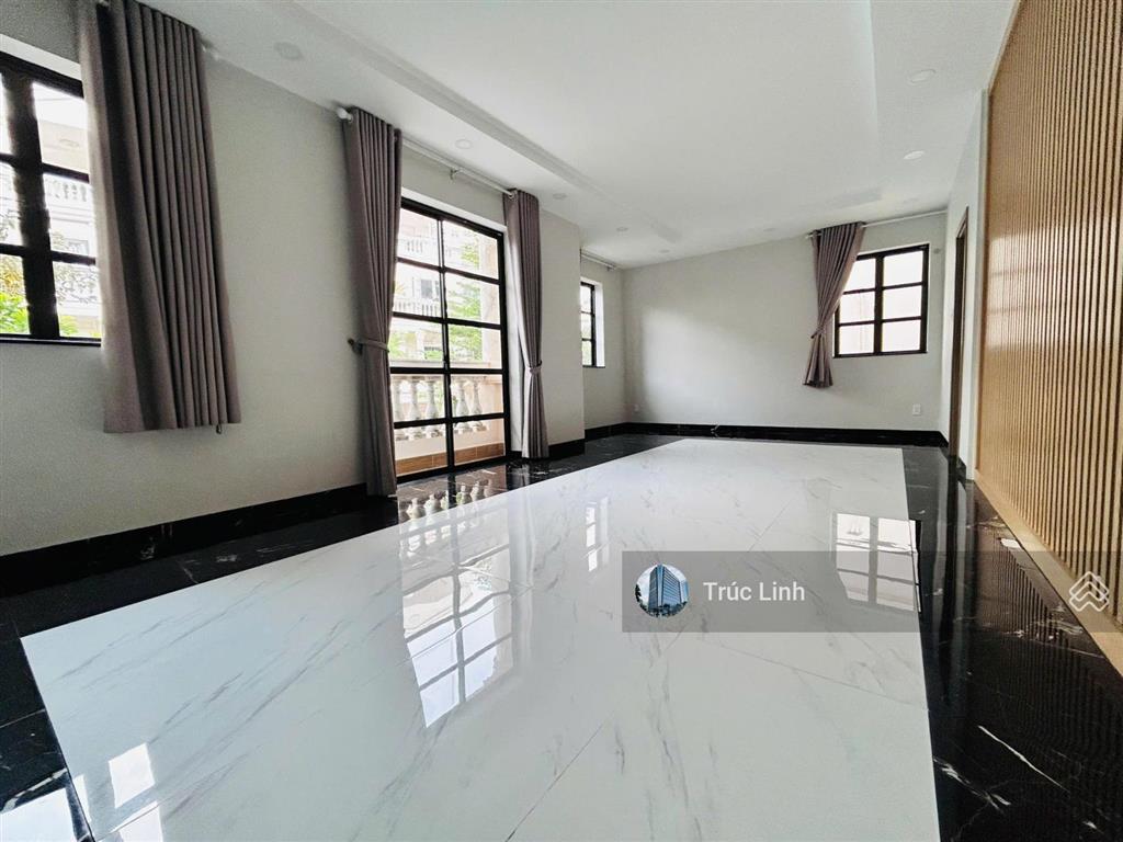 Nhà góc 2 mặt tiền đường hồ biểu chánh diện tích 10x20m trệt 2 lầu cho thuê