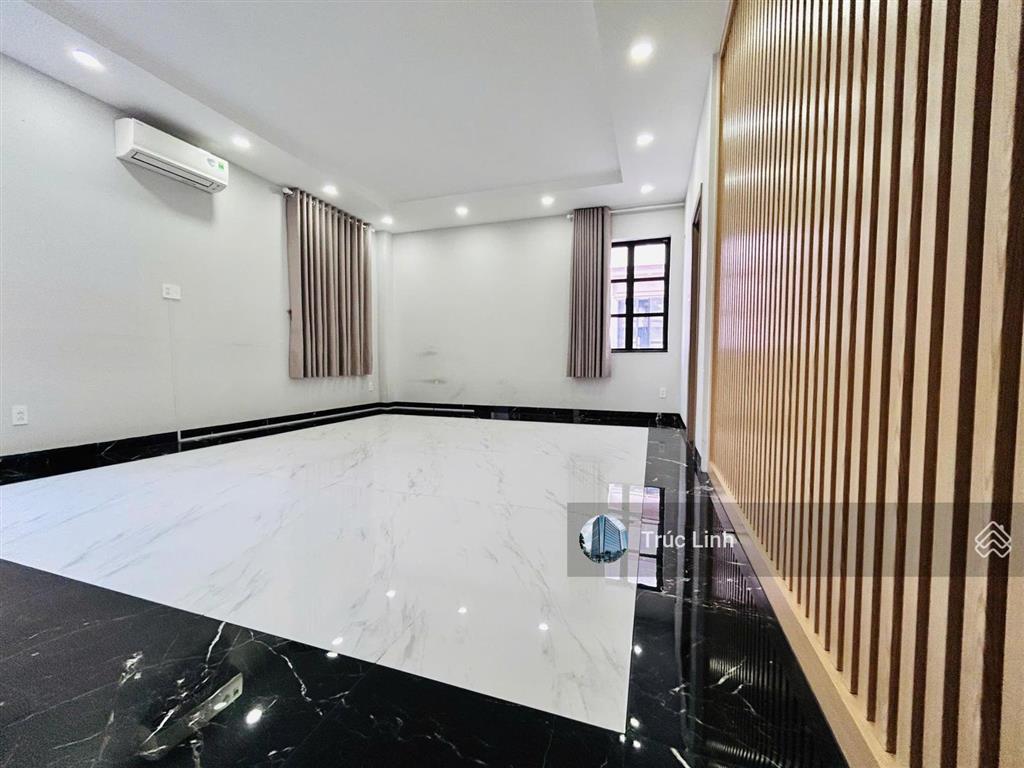 Nhà góc 2 mặt tiền đường hồ biểu chánh diện tích 10x20m trệt 2 lầu cho thuê