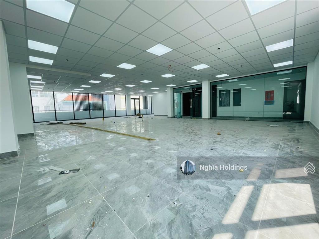 Cho thuê tòa nhà mặt tiền khu sân bay 10x20m hầm 5 tầng  giá tốt
