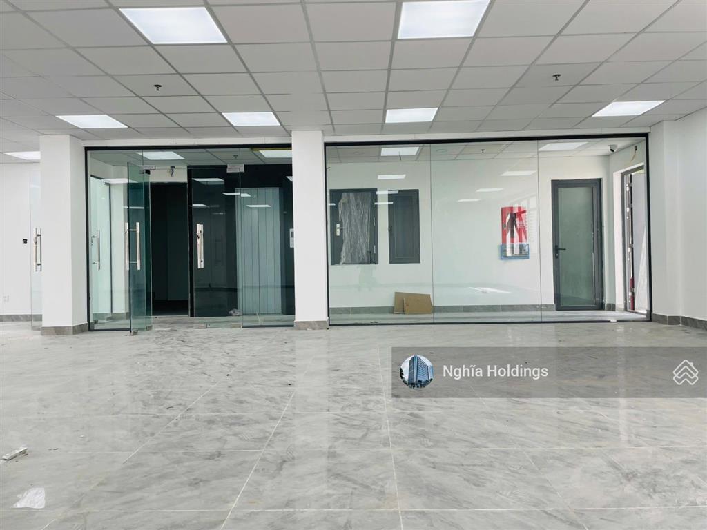 Cho thuê tòa nhà mặt tiền khu sân bay 10x20m hầm 5 tầng  giá tốt