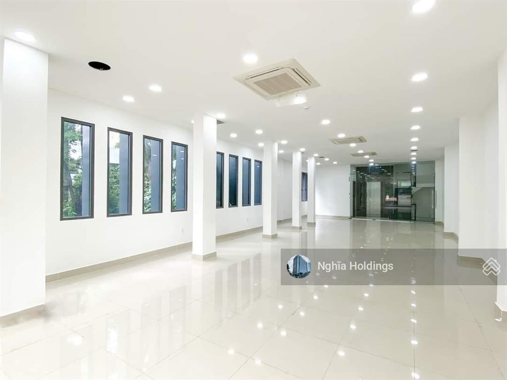 Tòa nhà 2 mặt tiền khu cách mạng tháng 8 diện tích 7x20m hầm 5 tầng cho thuê