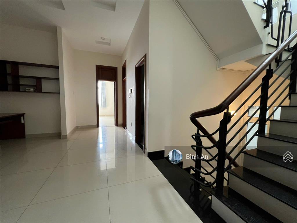 Villa đường lê văn sỹ, diện tích 8x20m, trệt 2 lầu áp mái cho thuê