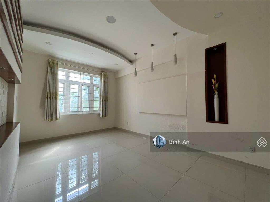 Villa đường lê văn sỹ, diện tích 8x20m, trệt 2 lầu áp mái cho thuê