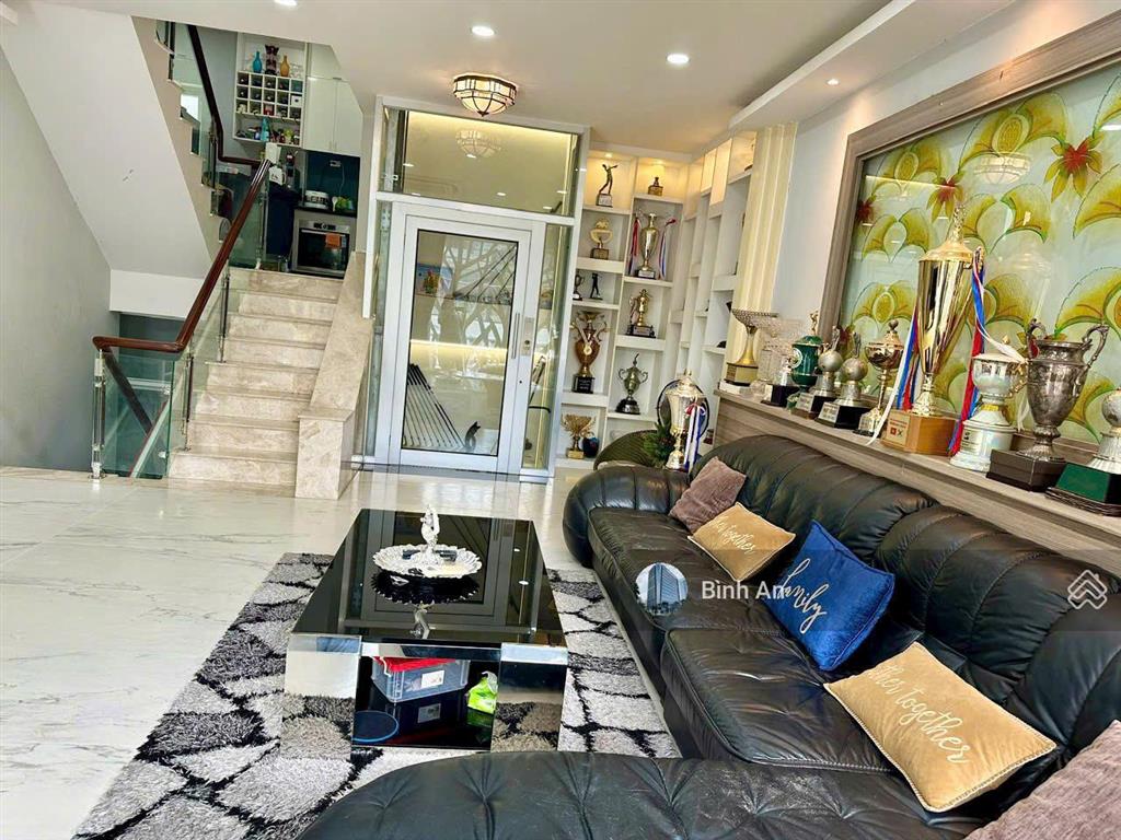 Villa đường nguyễn trọng tuyển diện tích 7x20m trệt 3 lầu cho thuê