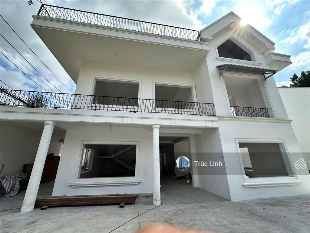 Biệt thự đường hồ biểu chánh, diện tích 15x20m, trệt lầu cho thuê
