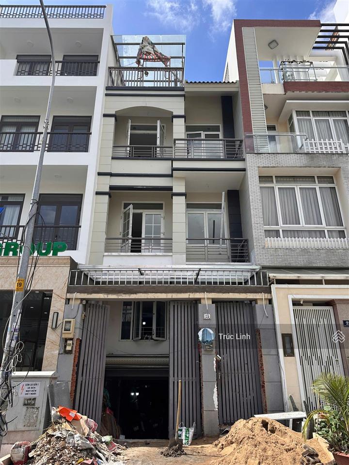 Nhà đường cộng hòa diện tích 5x20m hầm 3 lầu cho thuê