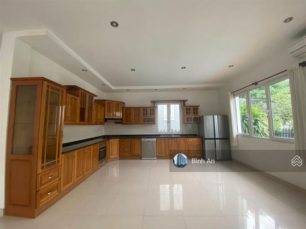 Villa 2 mặt tiền khu phổ quang, diện tích 12x20m, trệt 2 lầu áp mái cho thuê