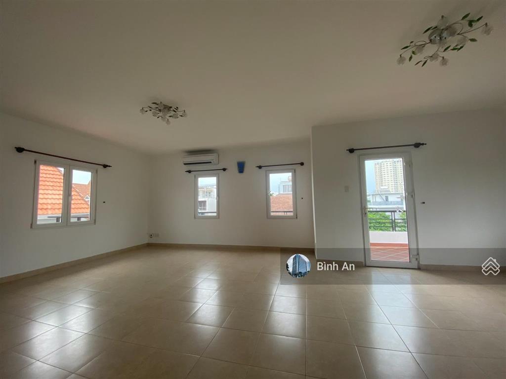 Villa 2 mặt tiền khu phổ quang, diện tích 12x20m, trệt 2 lầu áp mái cho thuê