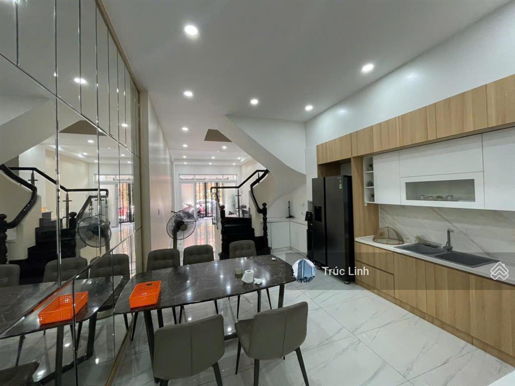 Nhà đường thành thái diện tích 4x20m trệt 3 lầu cho thuê