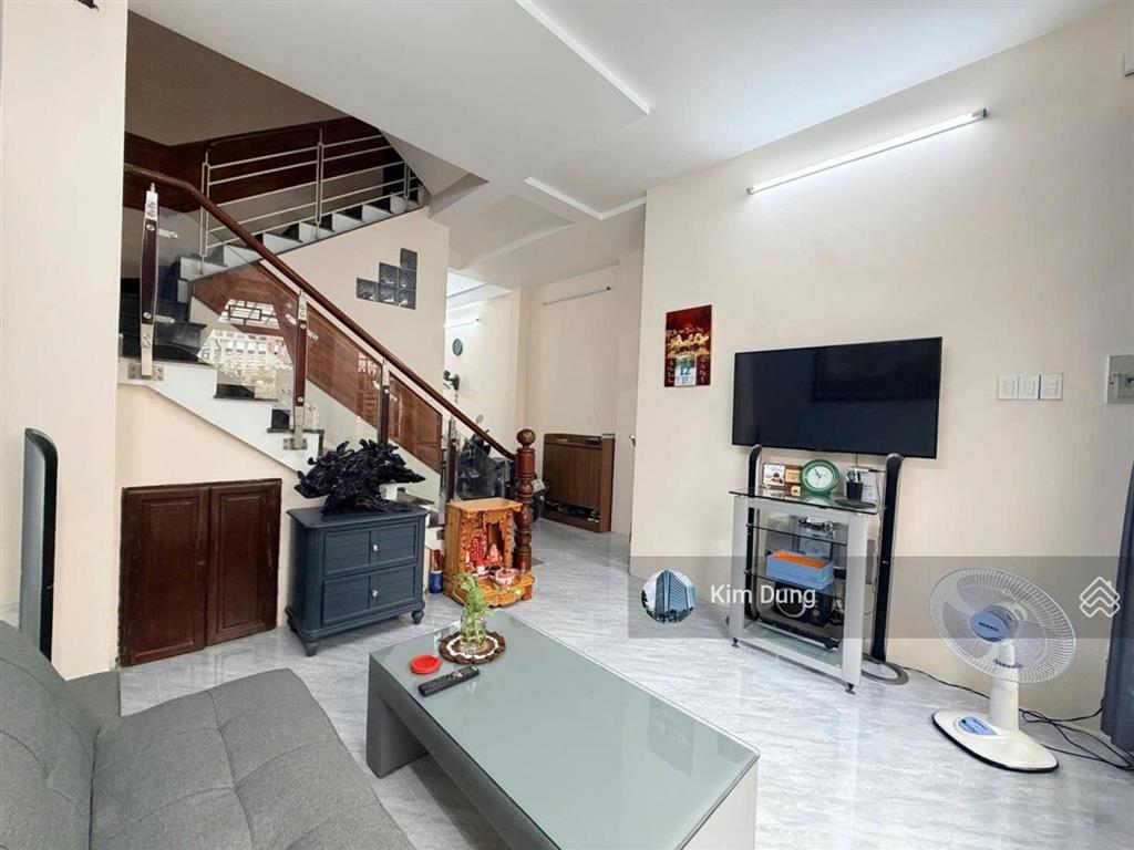 Bán nhà đường dương quảng hàm diện tích 5 x 12,5m trệt 2 lầu mái bê tông