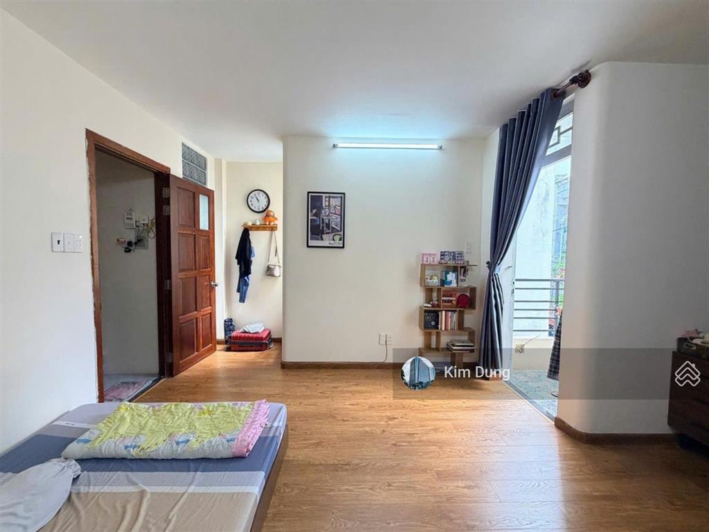 Bán nhà đường dương quảng hàm diện tích 5 x 12,5m trệt 2 lầu mái bê tông