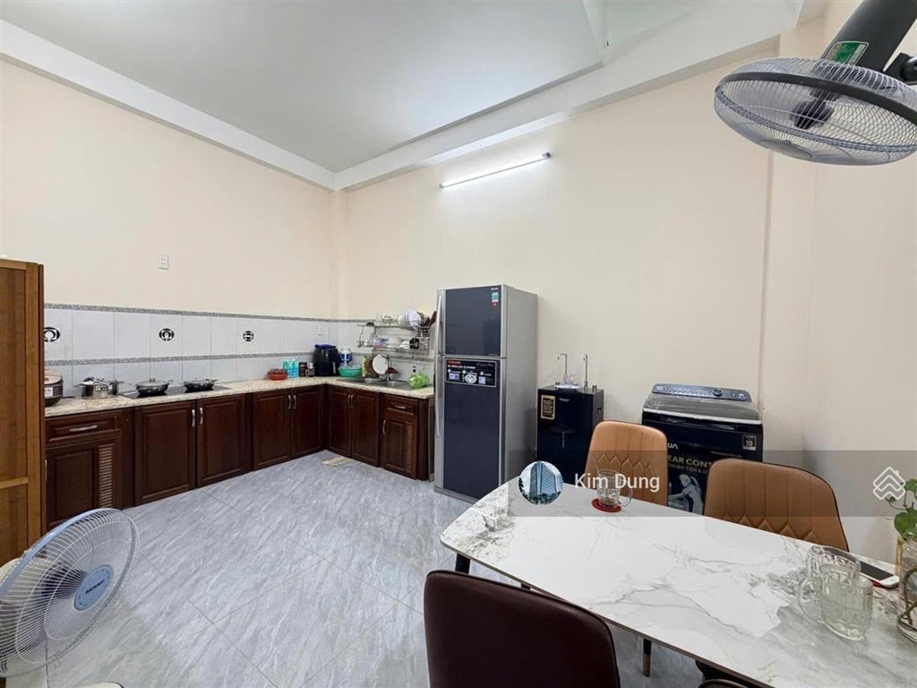 Bán nhà đường dương quảng hàm diện tích 5 x 12,5m trệt 2 lầu mái bê tông