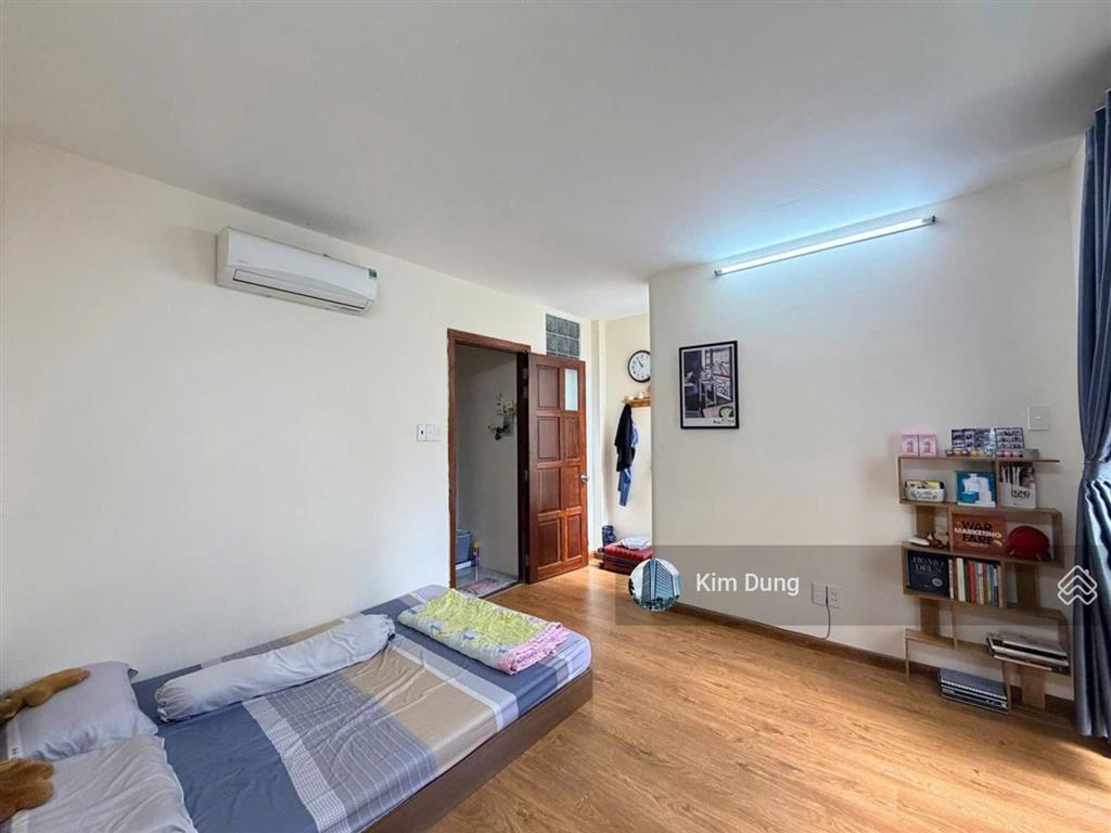 Bán nhà đường dương quảng hàm diện tích 5 x 12,5m trệt 2 lầu mái bê tông