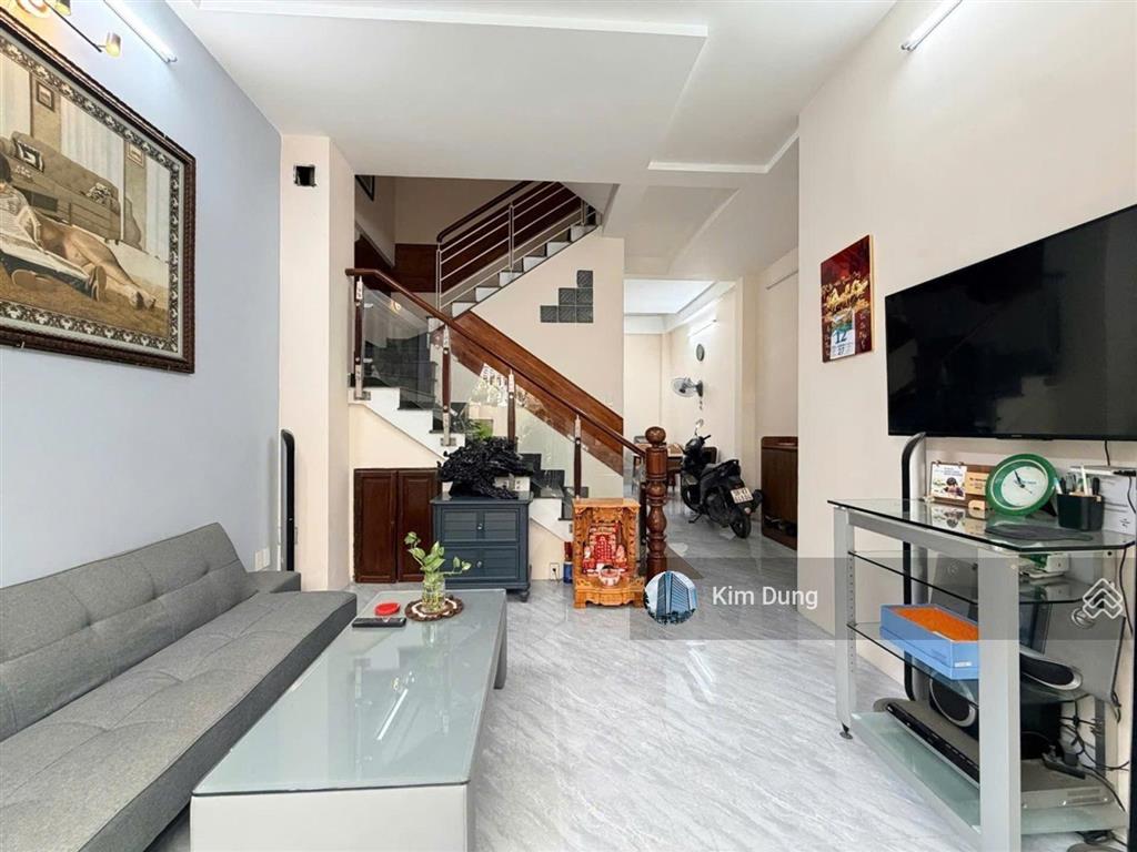 Bán nhà đường dương quảng hàm diện tích 5 x 12,5m trệt 2 lầu mái bê tông