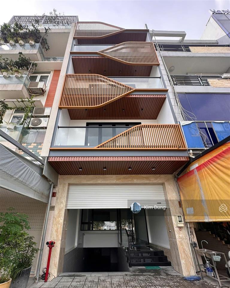 Nhà mặt tiền khu k300 diện tích 5x20m hầm 4 tầng cho thuê