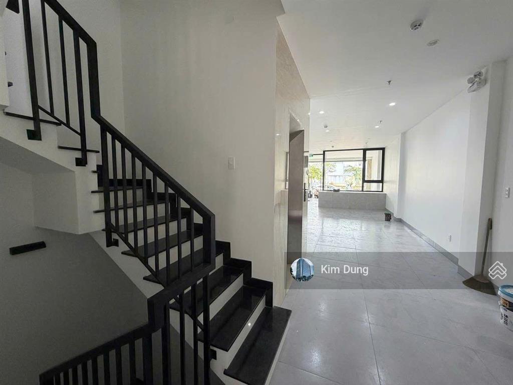 Nhà mặt tiền khu k300 diện tích 5x20m hầm 4 tầng cho thuê