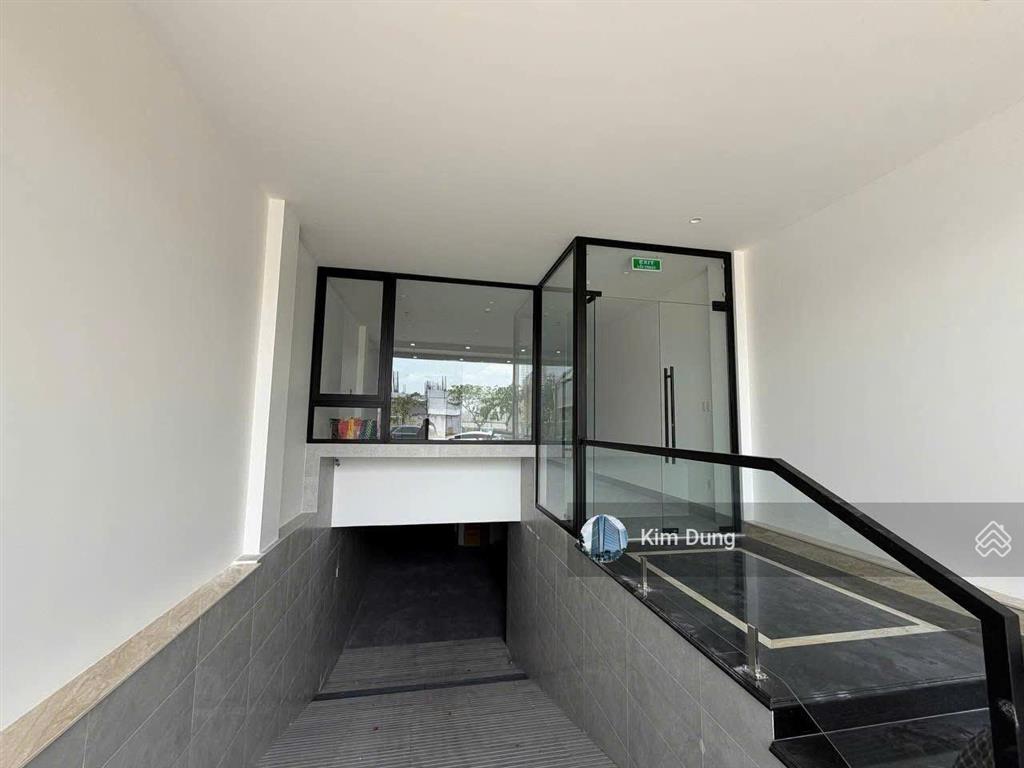 Nhà mặt tiền khu k300 diện tích 5x20m hầm 4 tầng cho thuê