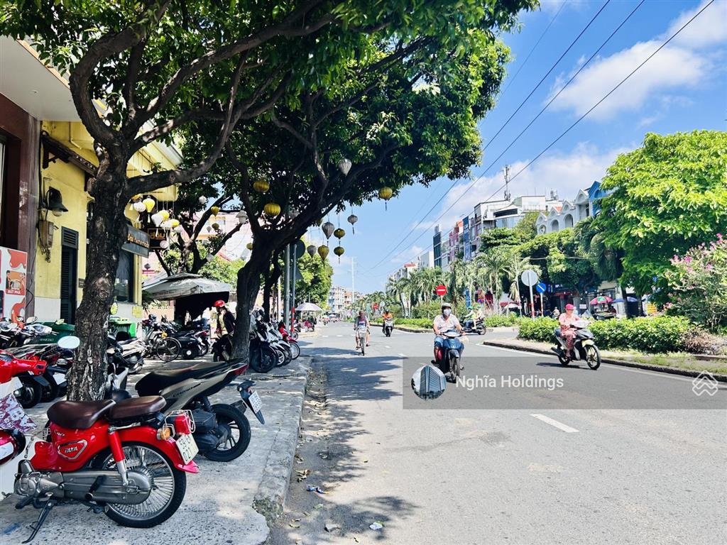Siêu phẩm mặt tiền phan xích long hầm + 5 tầng + thang máy cực hiếm