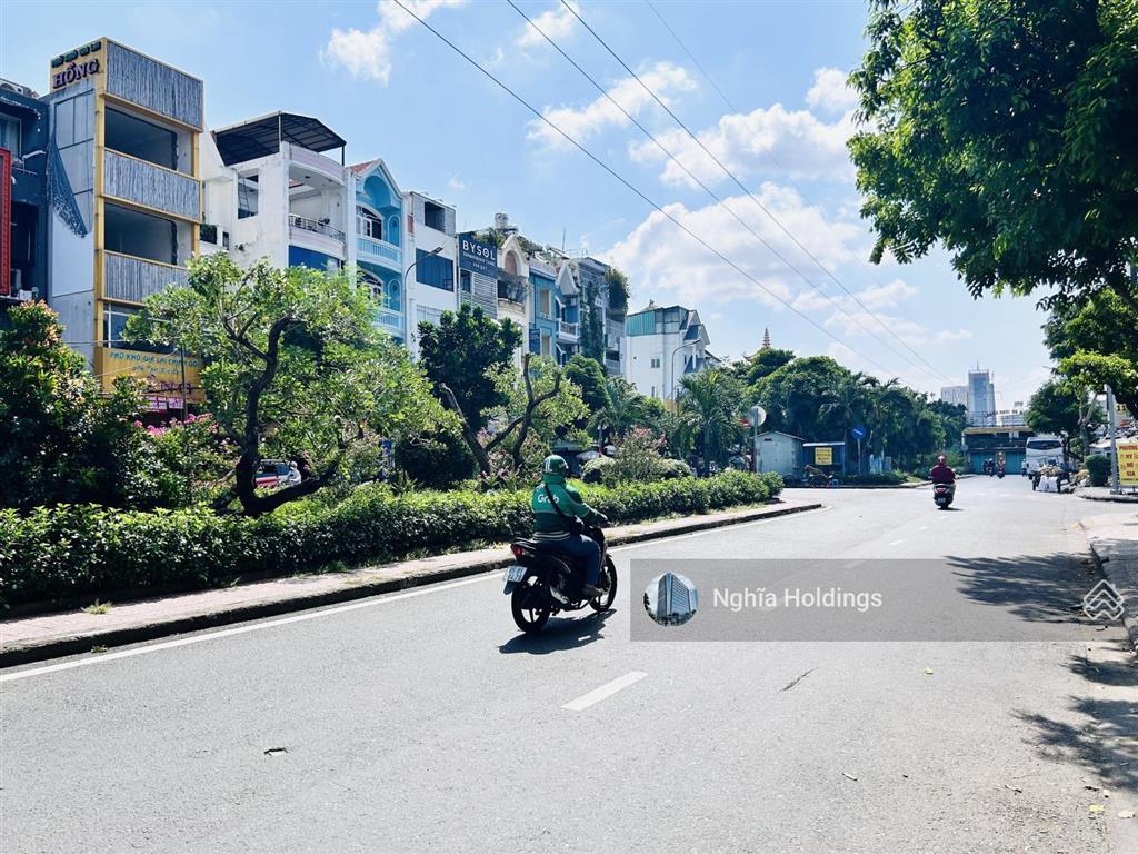 Siêu phẩm mặt tiền phan xích long hầm + 5 tầng + thang máy cực hiếm