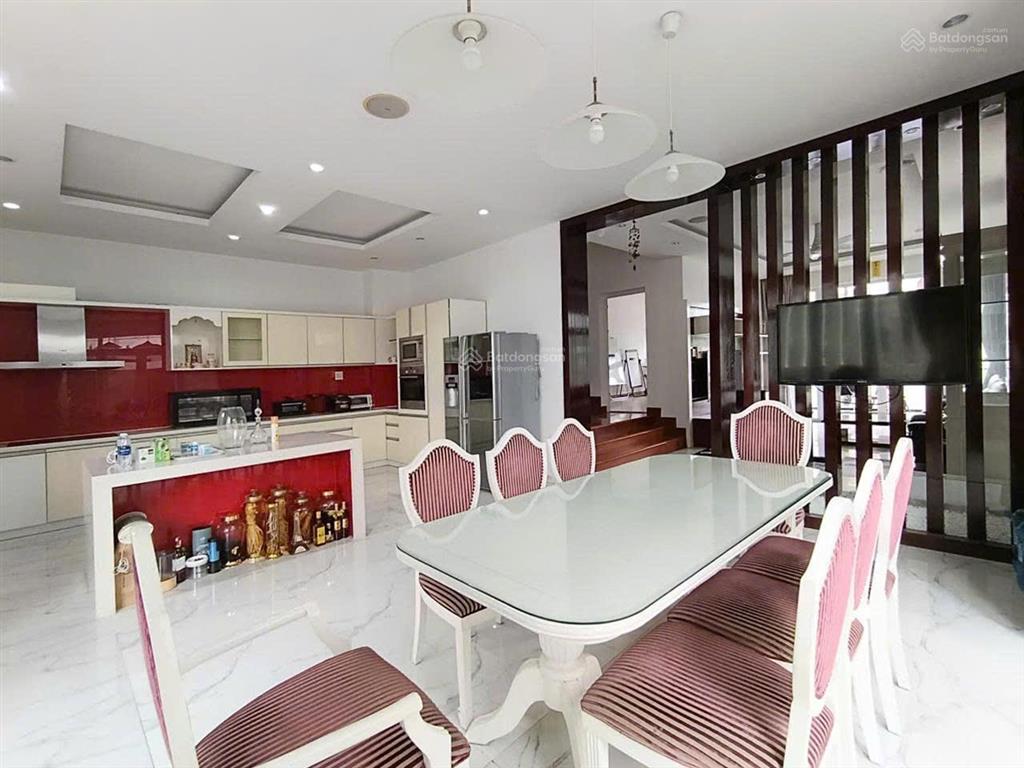 Hiếm!! biệt thự hồ cá koi độc lạ  3pn full nội thất  giá 63tr/th