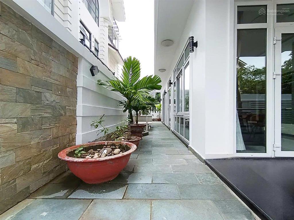 Hiếm!! biệt thự hồ cá koi độc lạ  3pn full nội thất  giá 63tr/th